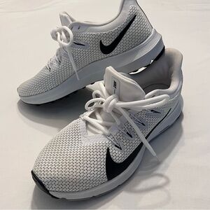 Nike Quest 2 Mesh Running Tennis White Black Swoosh Sneakers size US 7.5